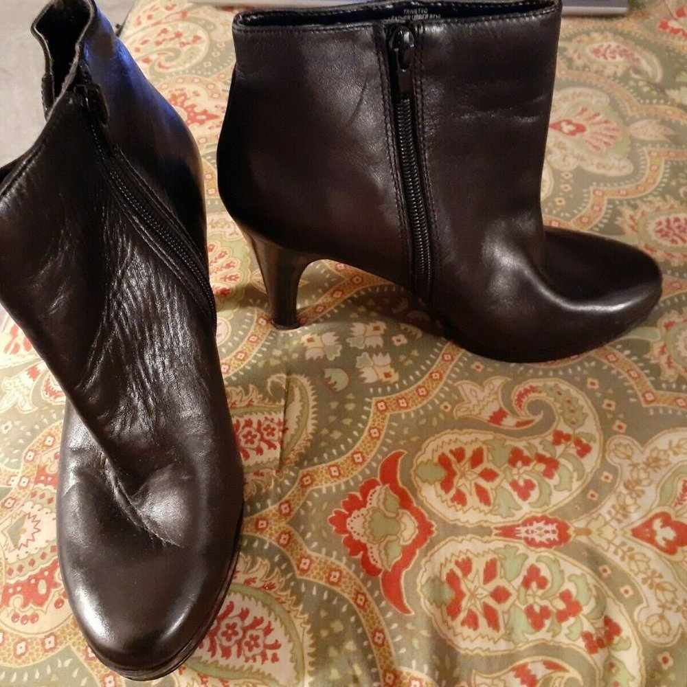 Nine West 6.5 black leather ankle booties boots TR